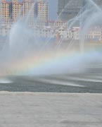 晉陽(yáng)湖噴泉
　　晉陽(yáng)湖公園是城市綜合型生態(tài)濱水公園，其景觀工程分為10大區(qū)域，有生態(tài)自然游覽區(qū)、僑鄉(xiāng)文化廣場(chǎng)區(qū)、古厝文化體驗(yàn)區(qū)、濕地生態(tài)科普區(qū)、城市文化廣場(chǎng)區(qū)、生態(tài)島休閑區(qū)、山林沙地游玩區(qū)和水上活動(dòng)區(qū)。 