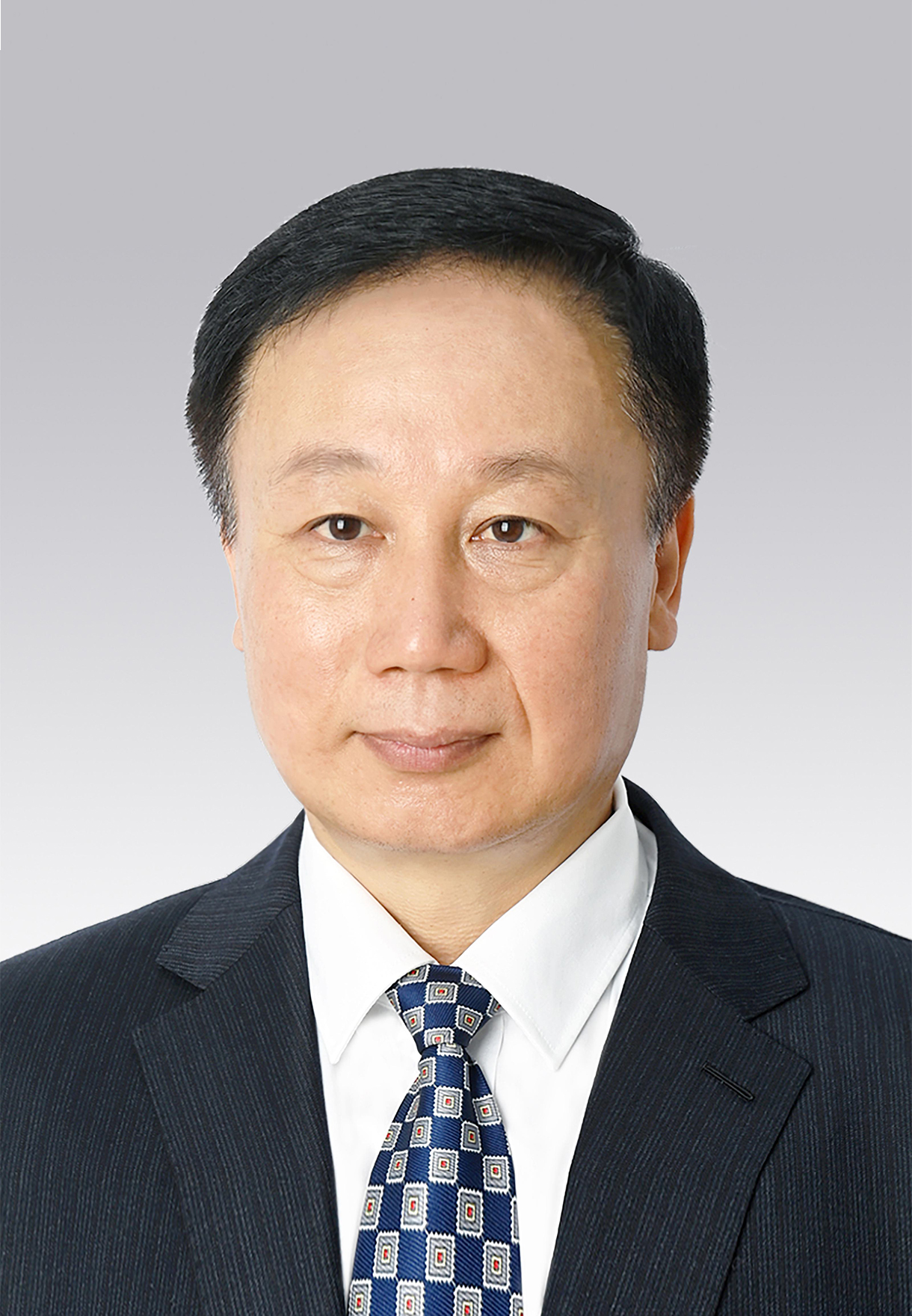 馬宏偉，男，滿族，1969年4月生，研究生學歷，中共黨員，現(xiàn)任人民日報社副總編輯。